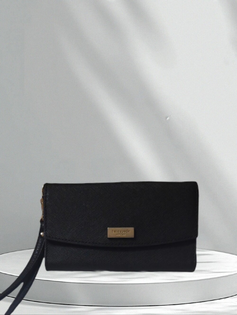 Kate Spade New York Saffiano Leather Phone Wallet And Wristlet